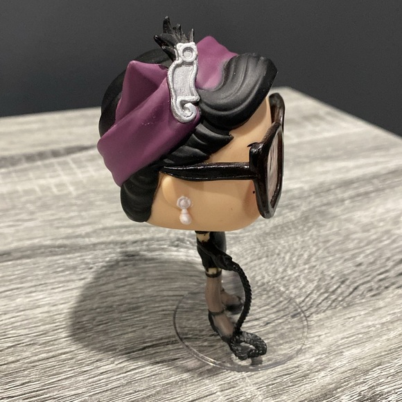 Funko Pop! Heroes | DC Comics Bombshells #225: Catwoman - Vinyl Figure - Picture 4 of 9